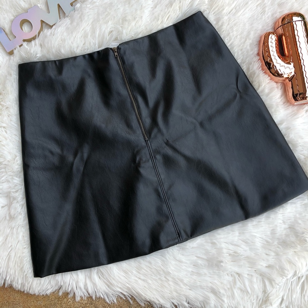 Black mini skirt leather